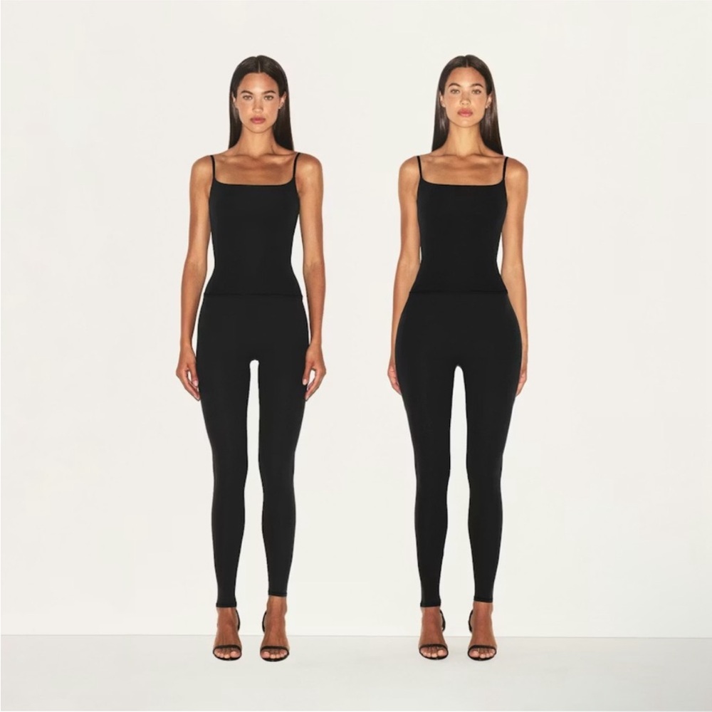 SKIMS Booty Hip Enhancing Shaping Mid Thigh Short, Size XS NWT - Picture 2 of 10